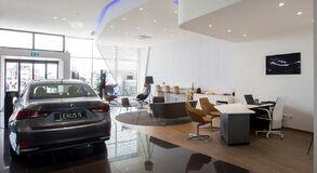 SZEGEDEN NYÍTOTT ÚJ, EURÓPAI SZÍNVONALÚ BEMUTATÓTERMET A LEXUS